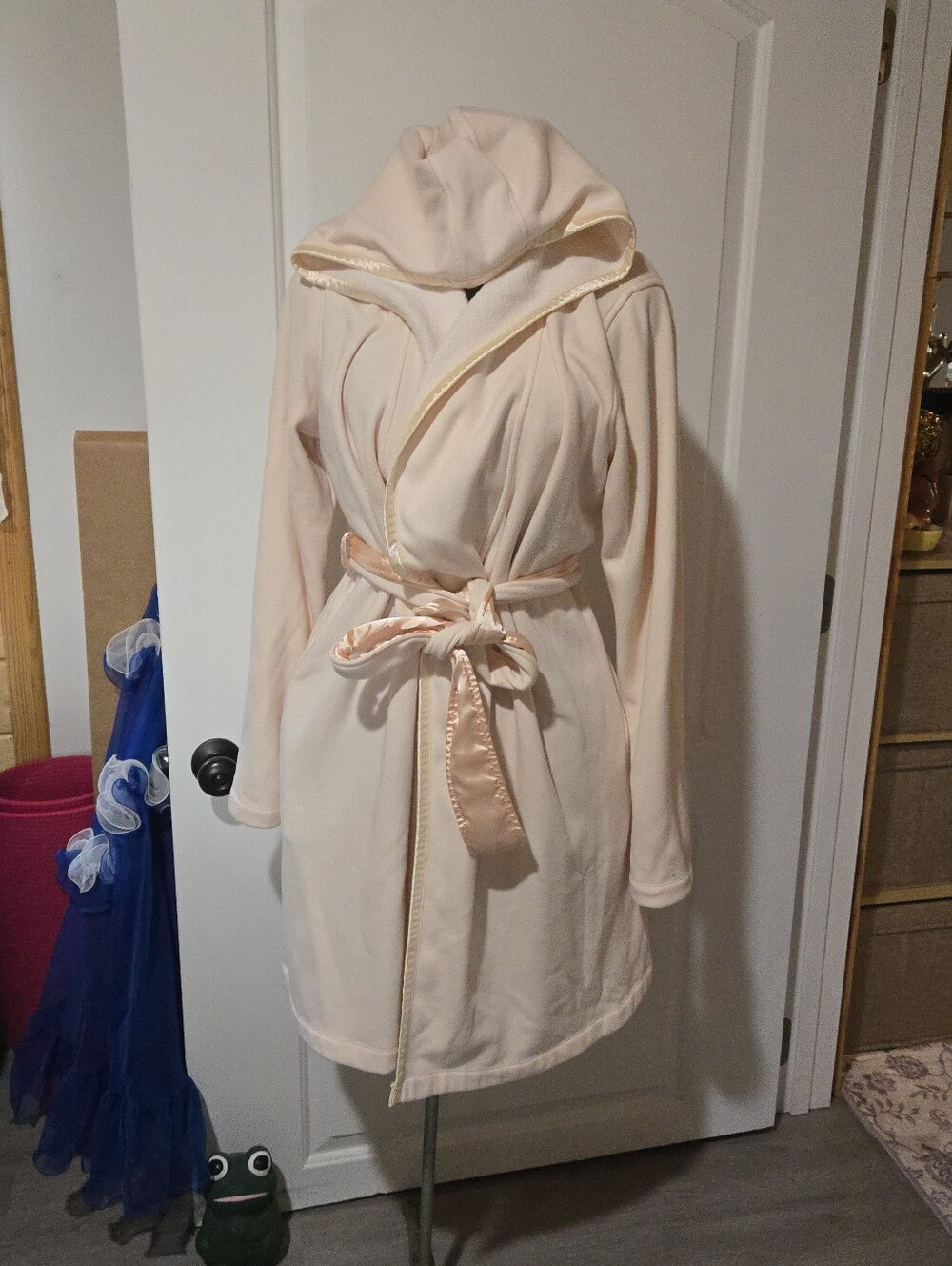 UGG Light Pink Hooded Lined Robe, SIZE L